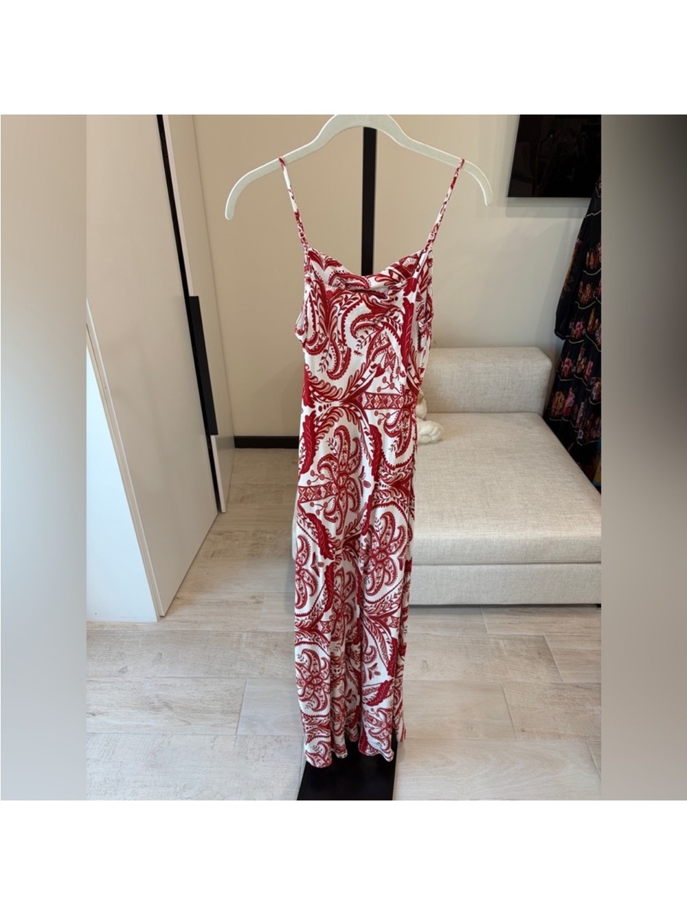Farm Rio: Off-White Tropical
Cameo Slip Lenzing™ Ecovero™ Maxi Dress DT - Picture 7 of 10